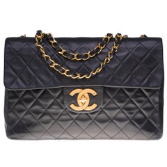 Chanel Timeless Maxi Jumbo single flap handbag in black quilted lambskin, GHW