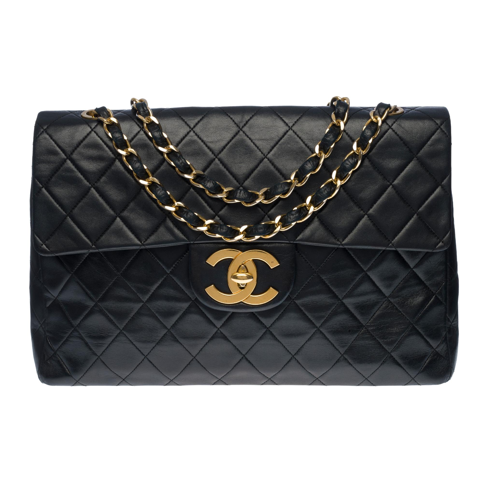Chanel Timeless Maxi Jumbo single flap handbag in black quilted lambskin, GHW