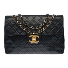 Chanel Timeless Maxi Jumbo Handtasche mit einer Klappe aus schwarzem:: gestepptem Lammfell:: GHW