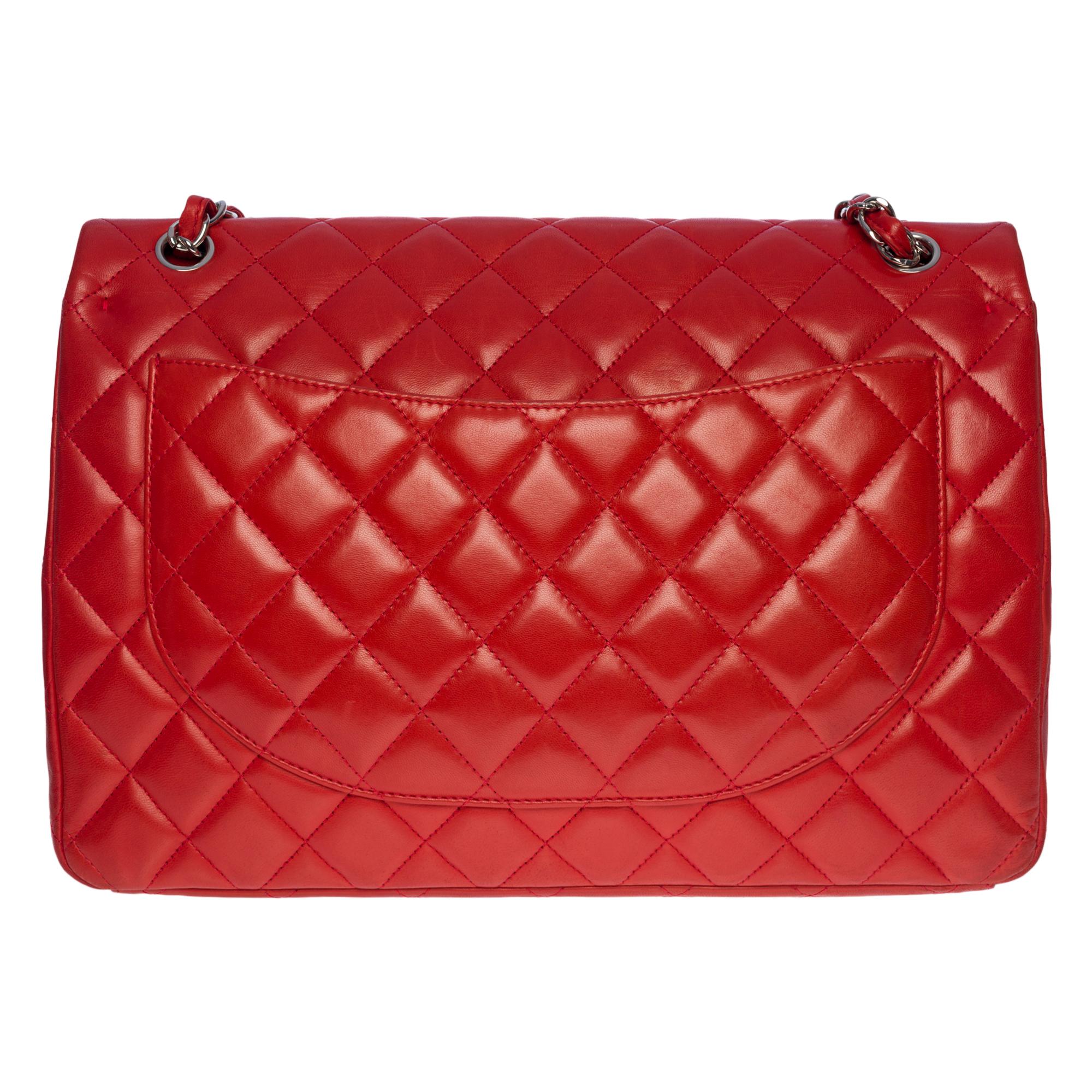Majestic Chanel Timeless Maxi Jumbo handbag in red poppy quilted leather, silver-tone metal hardware, a silver-tone metal chain handle interlaced with red leather for hand and shoulder support 

Backpack pocket 
Flap closure, silver CC logo clasp