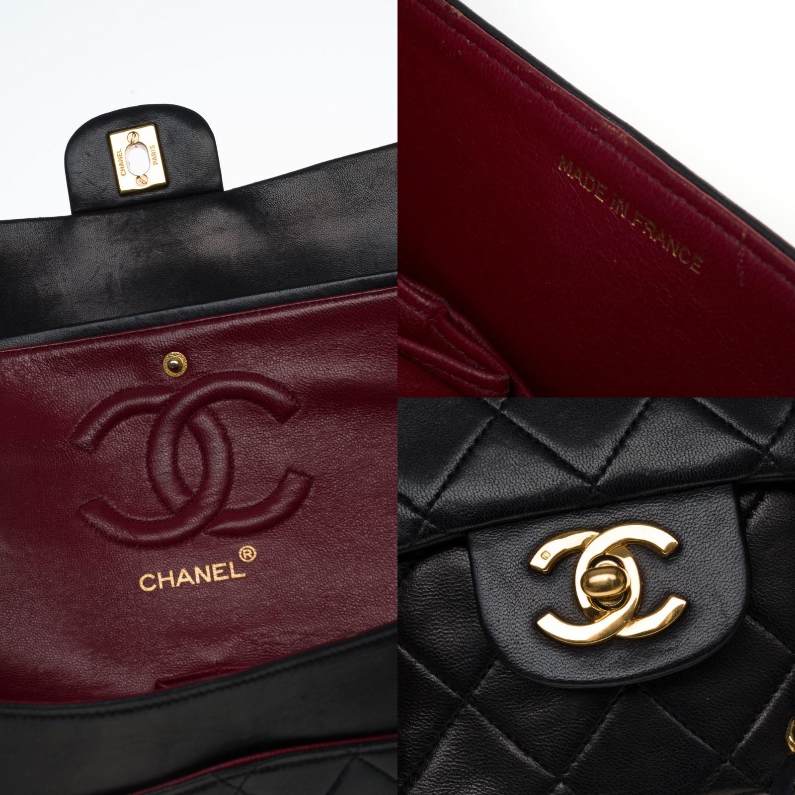De las mujeres Bolso Chanel Timeless mediano con doble solapa en piel acolchada negra, GHW