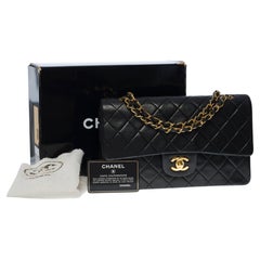 Chanel Timeless Medium 25cm double flap shoulder bag in black lambskin, GHW