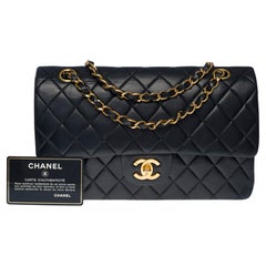 Chanel Timeless Medium 25cm Umhängetasche mit doppelter Klappe aus schwarzem Lammfell, GHW