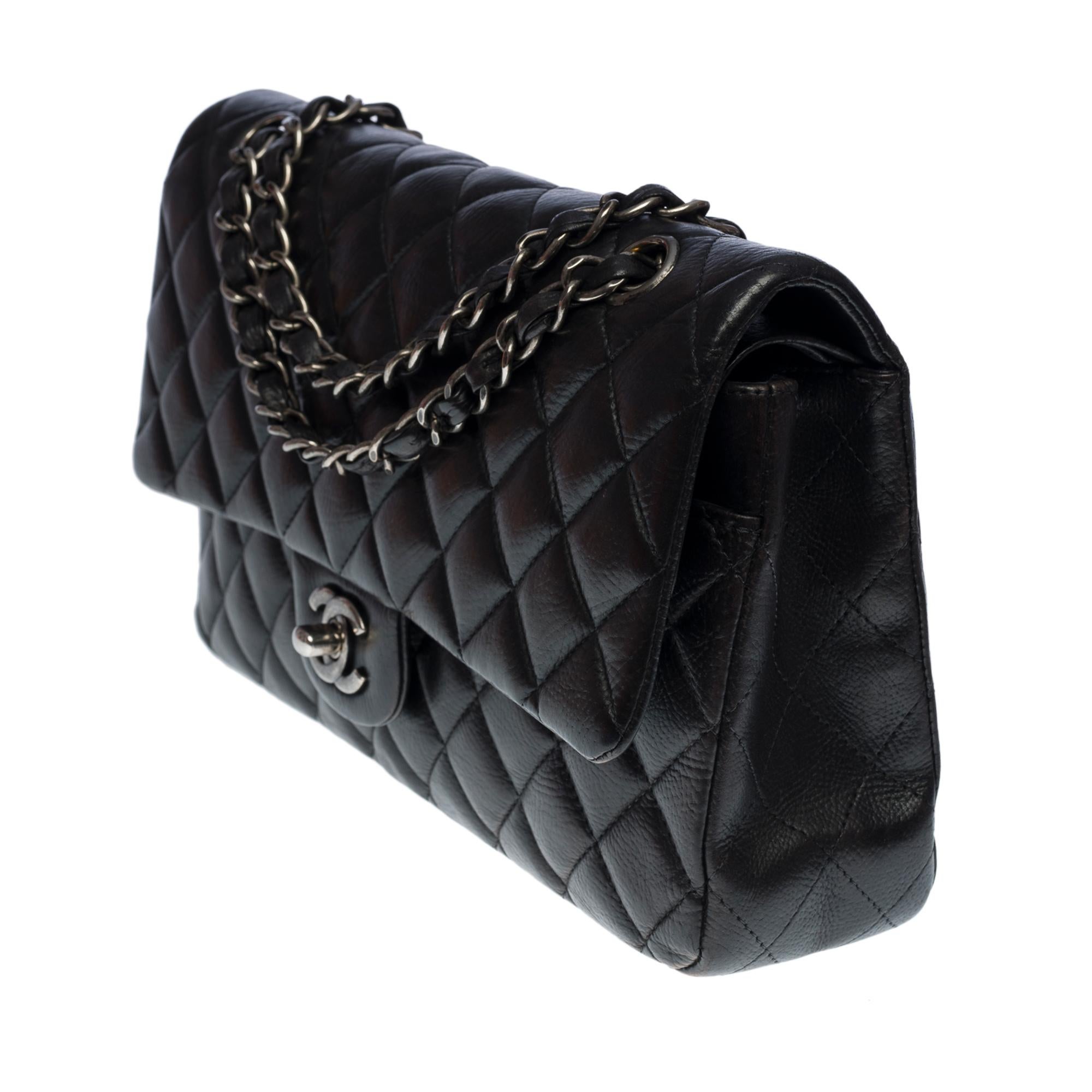 Chanel Timeless medium 25cm limited edition in black leather, SHW In Good Condition In Paris, IDF