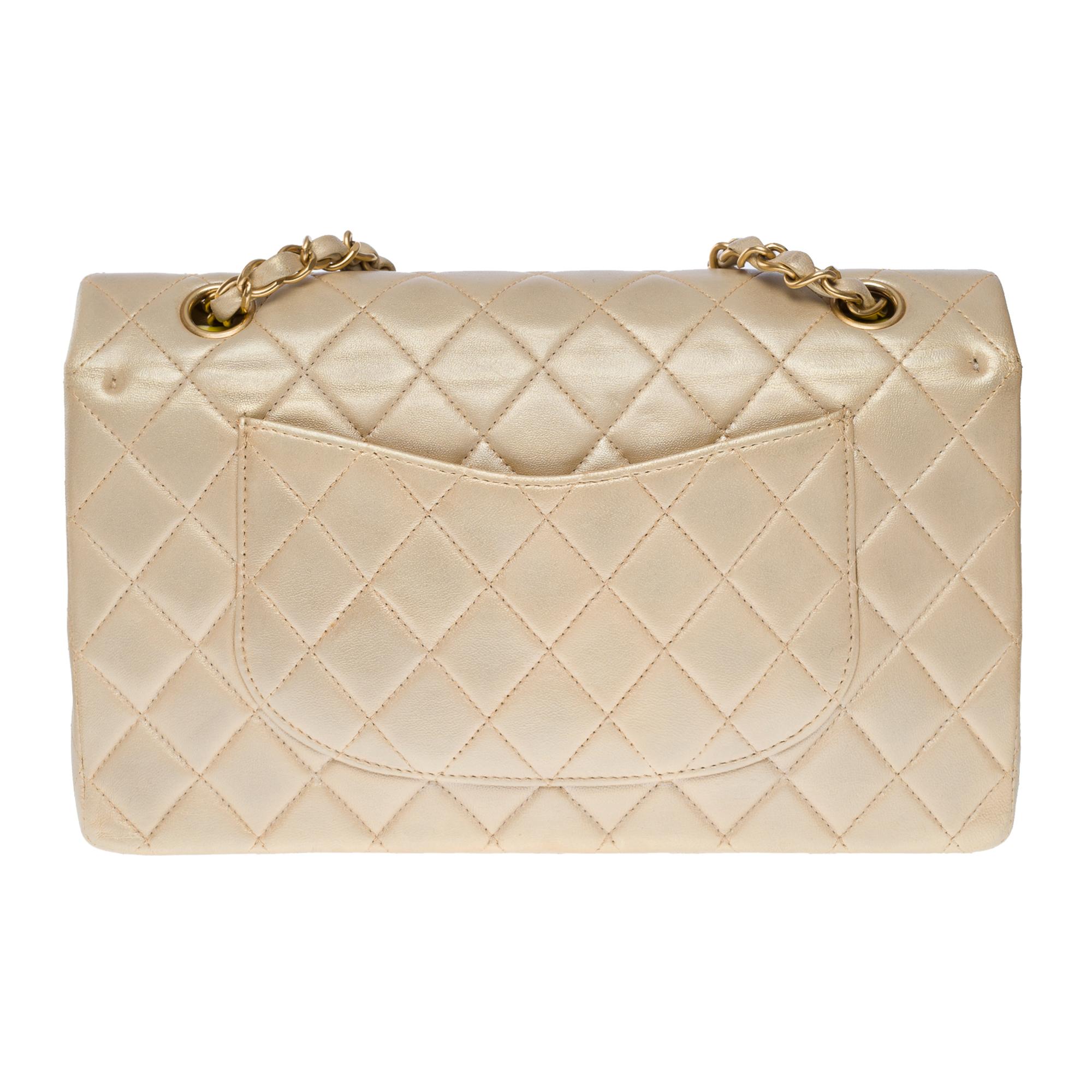 Chanel Timeless Medium double flap bag in iridescent gold quilted lambskin , GHW In Good Condition In Paris, IDF