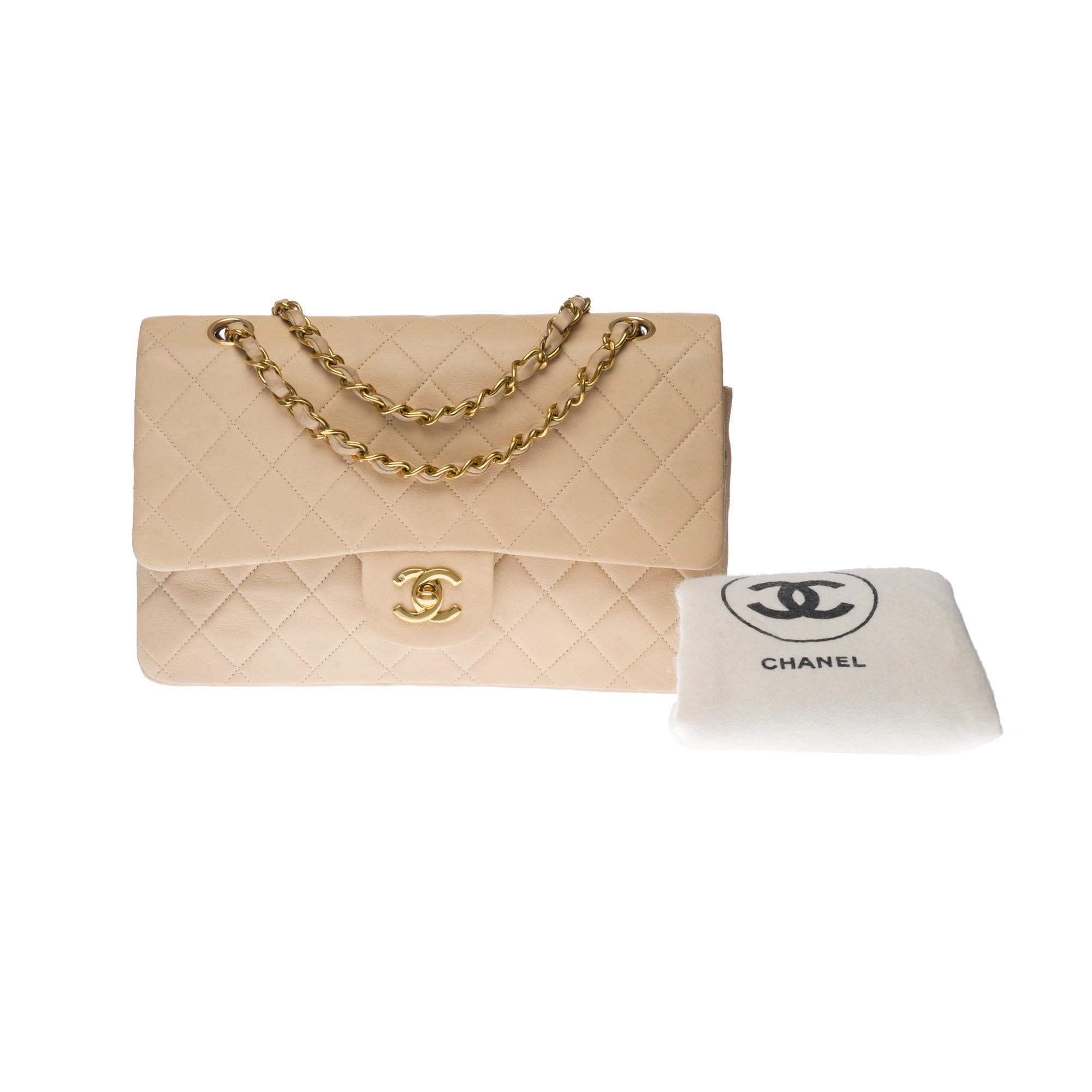 Chanel Timeless Medium double flap Shoulder bag in beige quilted leather, GHW 6