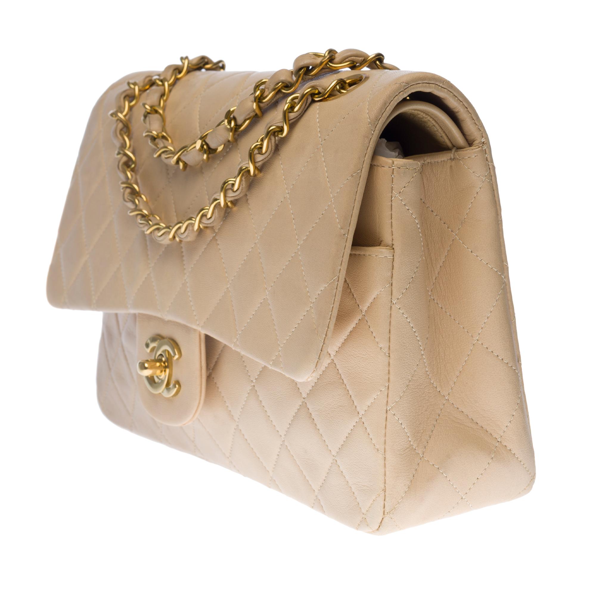 Chanel Timeless Medium double flap Shoulder bag in beige quilted leather, GHW In Good Condition In Paris, IDF