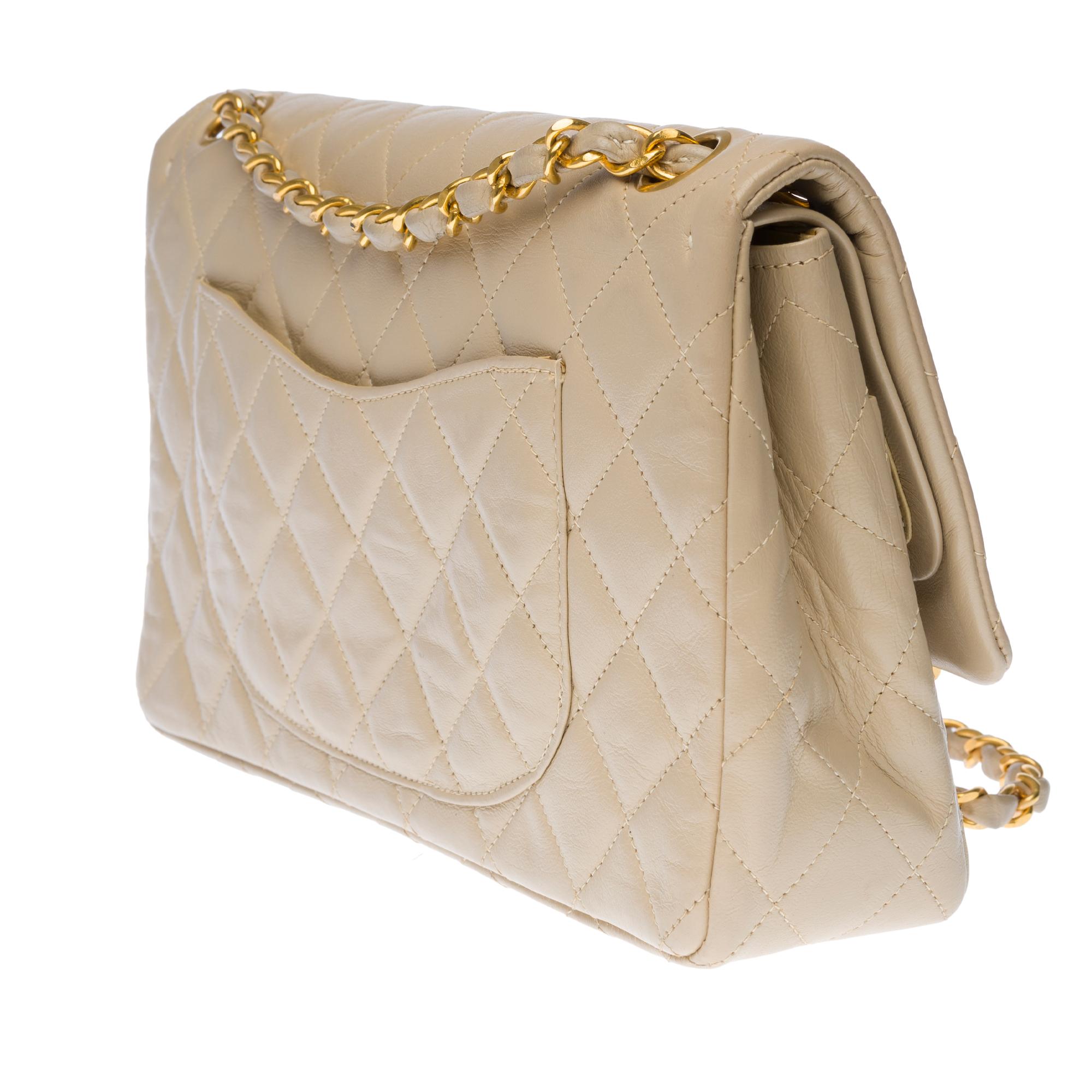 Chanel Timeless Medium double flap Shoulder bag in beige quilted leather, GHW In Good Condition In Paris, IDF