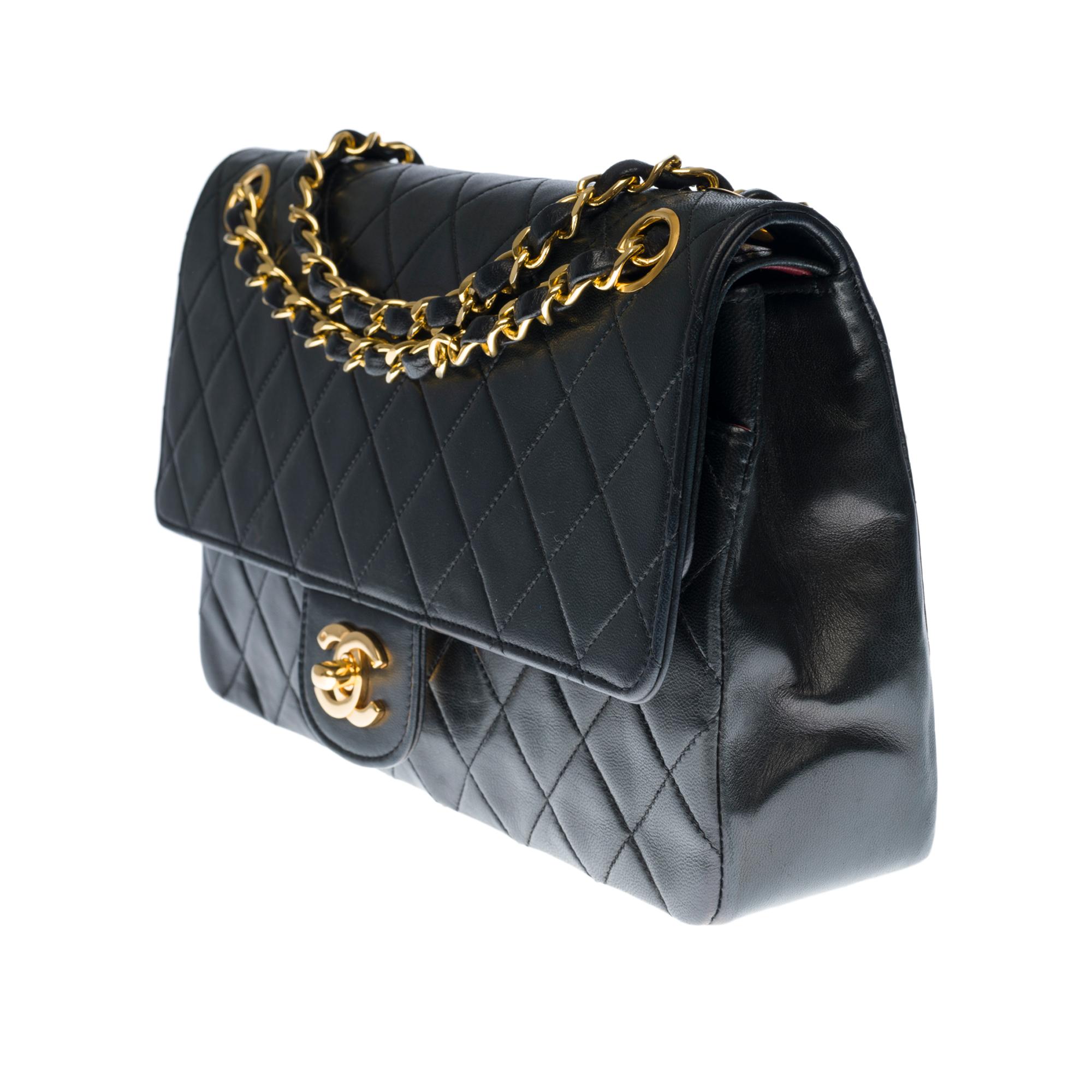 Chanel Timeless Medium double flap shoulder bag in black quilted lambskin, GHW In Good Condition In Paris, IDF