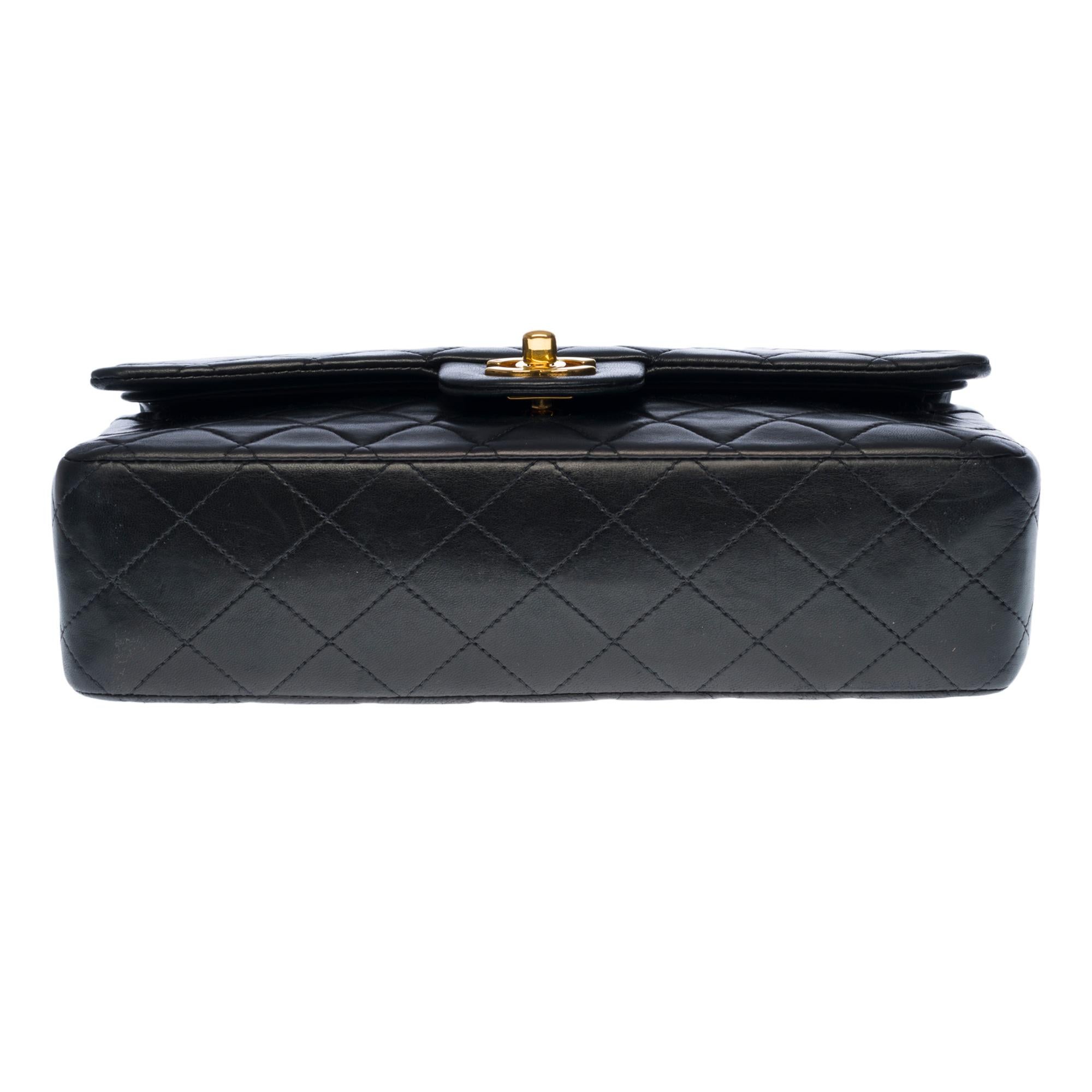 Chanel Timeless Medium double flap Shoulder bag in black quilted lambskin, GHW 4