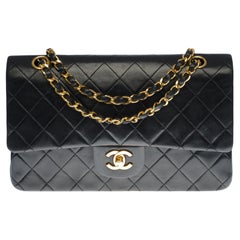 Chanel Timeless Medium double flap Shoulder bag in black quilted lambskin, GHW