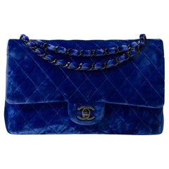 Chanel Timeless Medium double flap shoulder bag in blue quilted velvet , BHW