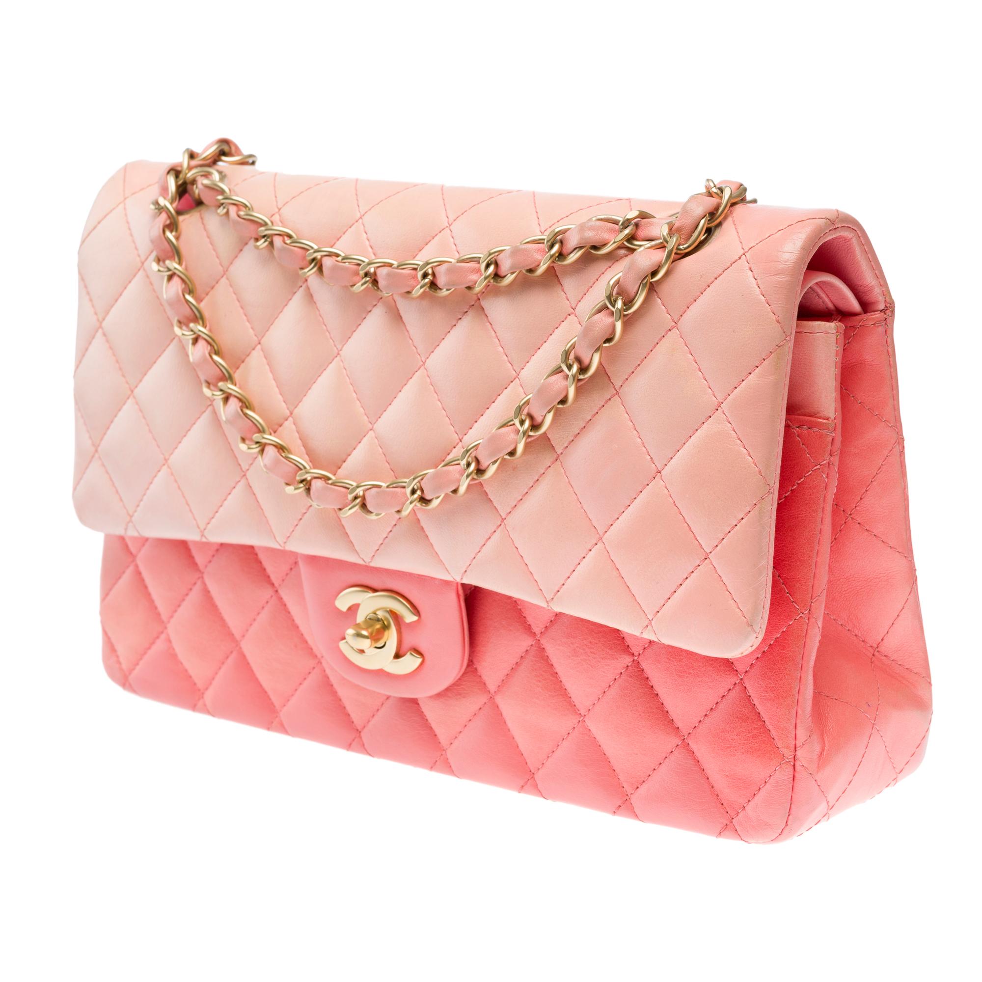 Chanel Timeless Medium double flap shoulder bag in Pink leather, CHW In Good Condition For Sale In Paris, IDF