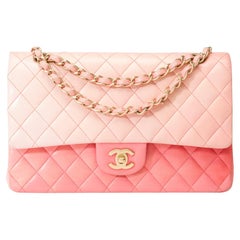 Chanel Timeless Medium double flap shoulder bag in Pink leather, CHW