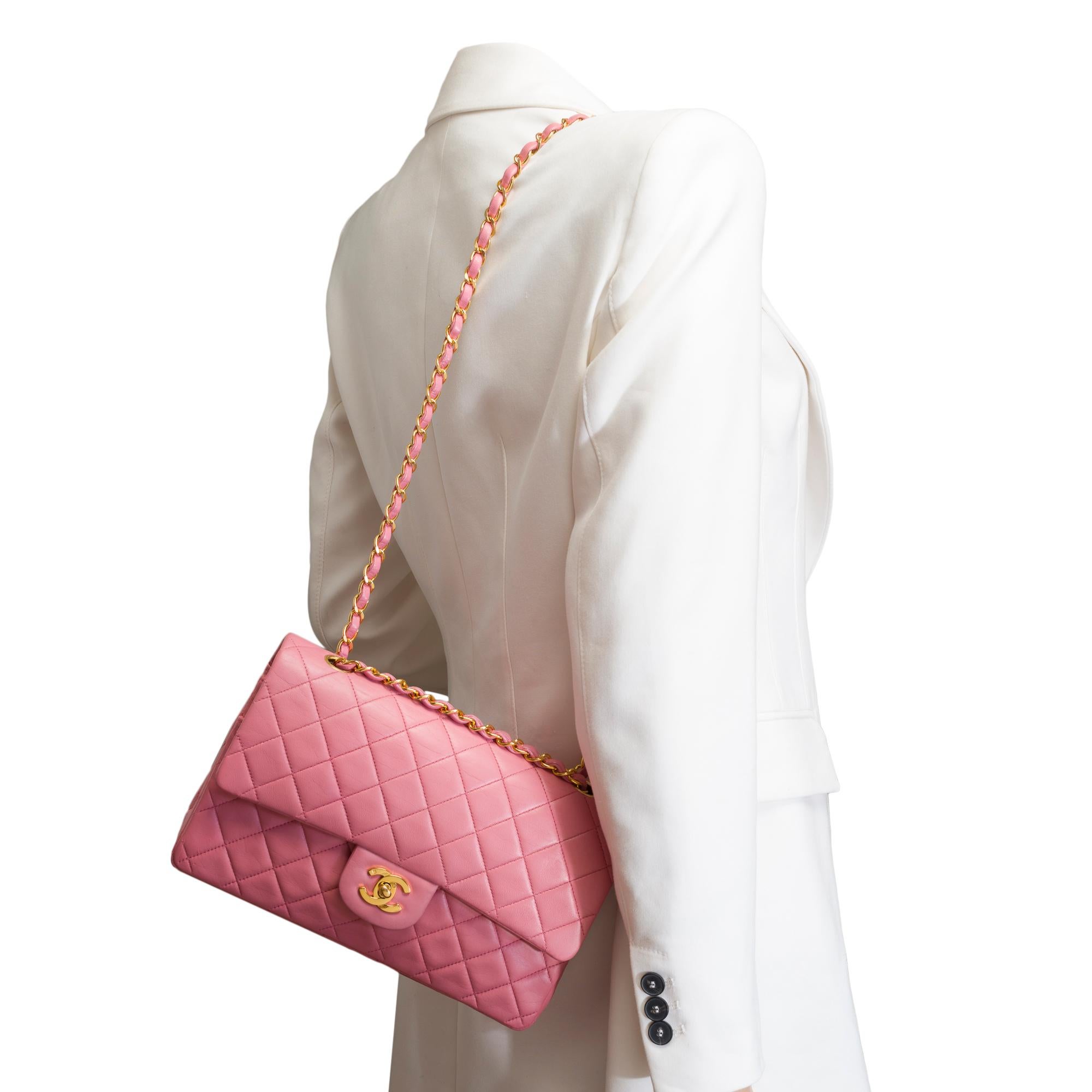 Chanel Timeless Medium double Flap shoulder bag in Pink quilted lambskin, GHW 10