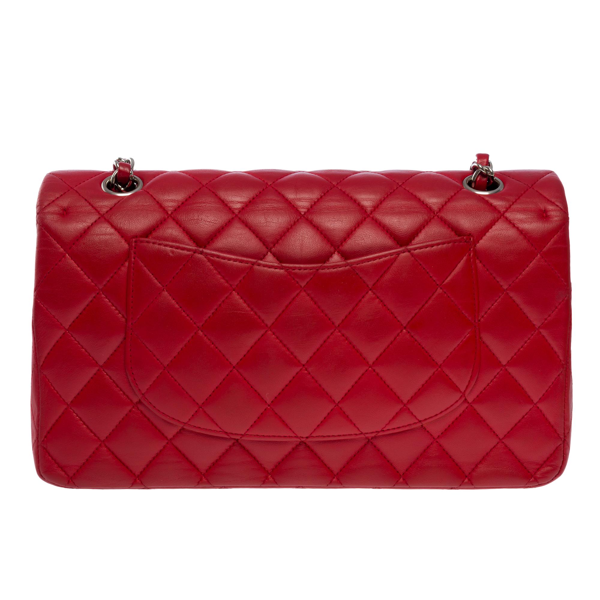 Chanel Timeless Medium double flap shoulder bag in Red lambskin leather, SHW In Good Condition For Sale In Paris, IDF