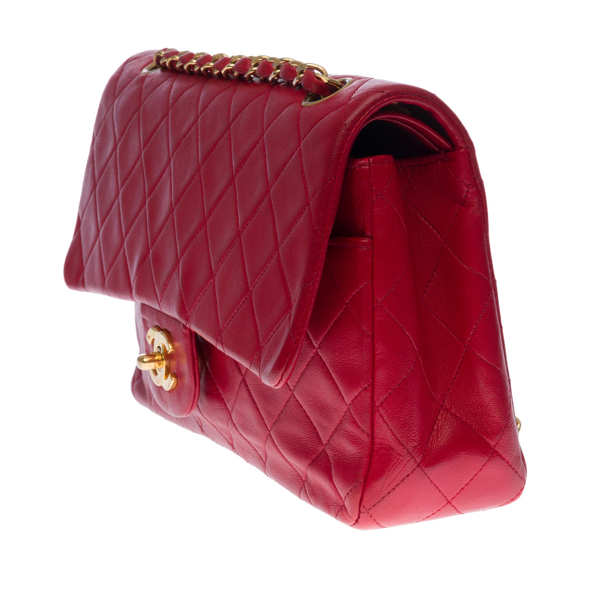Chanel Timeless Medium double flap Shoulder bag in Red quilted leather, GHW In Good Condition In Paris, IDF