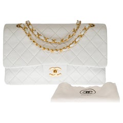 Chanel Timeless Medium double flap Shoulder bag in White quilted lambskin, GHW