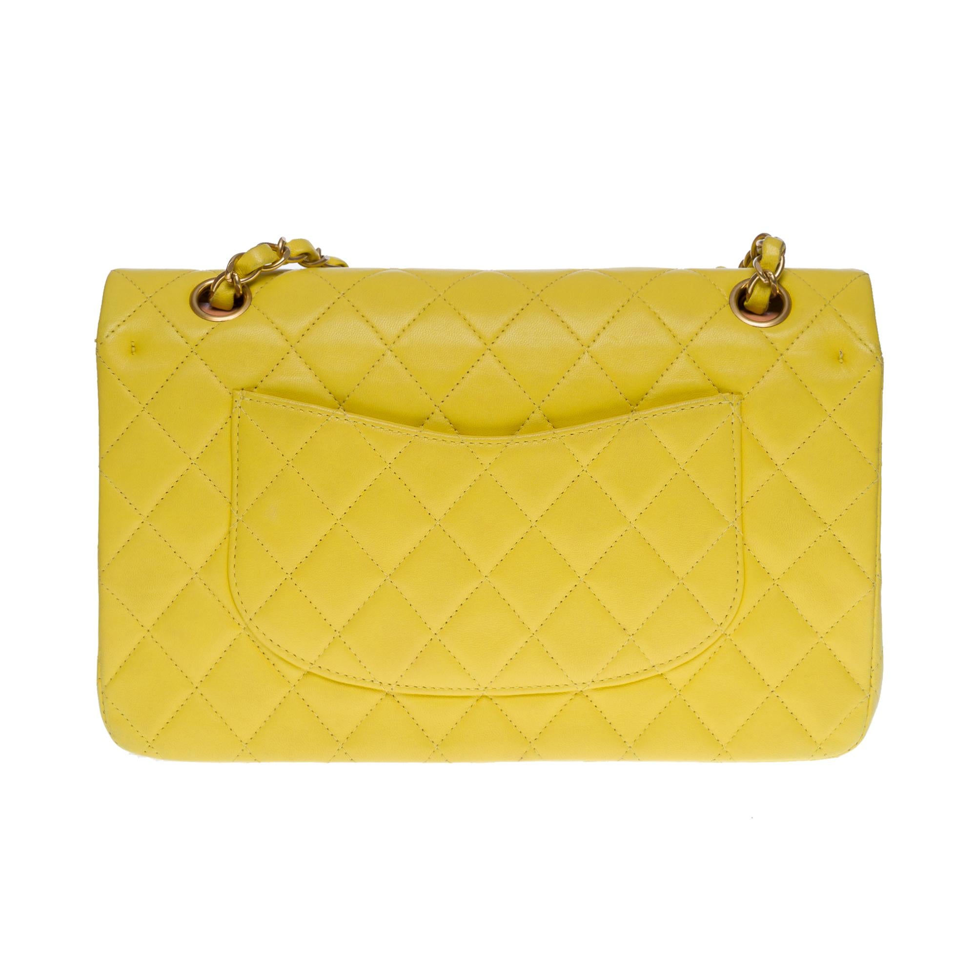 Chanel Timeless Medium double flap shoulder bag in Yellow quilted lambskin , BGHW In Good Condition In Paris, IDF