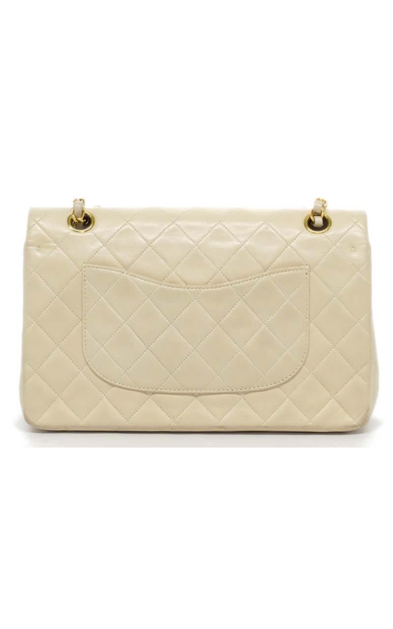 Chanel Timeless medium handbag in Ivory quilted leather and gold hardware
Dimensions
Height: 17cm
Depth: 7cm
Length: 25cm
Place of Origin: France
Material Notes :Quilted Lambskin Leather
Condition: Very Good
Wear consistent with age and use.
Serial