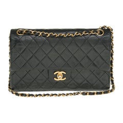 Chanel Timeless Medium Shoulder bag in black quilted leather and gold hardware
