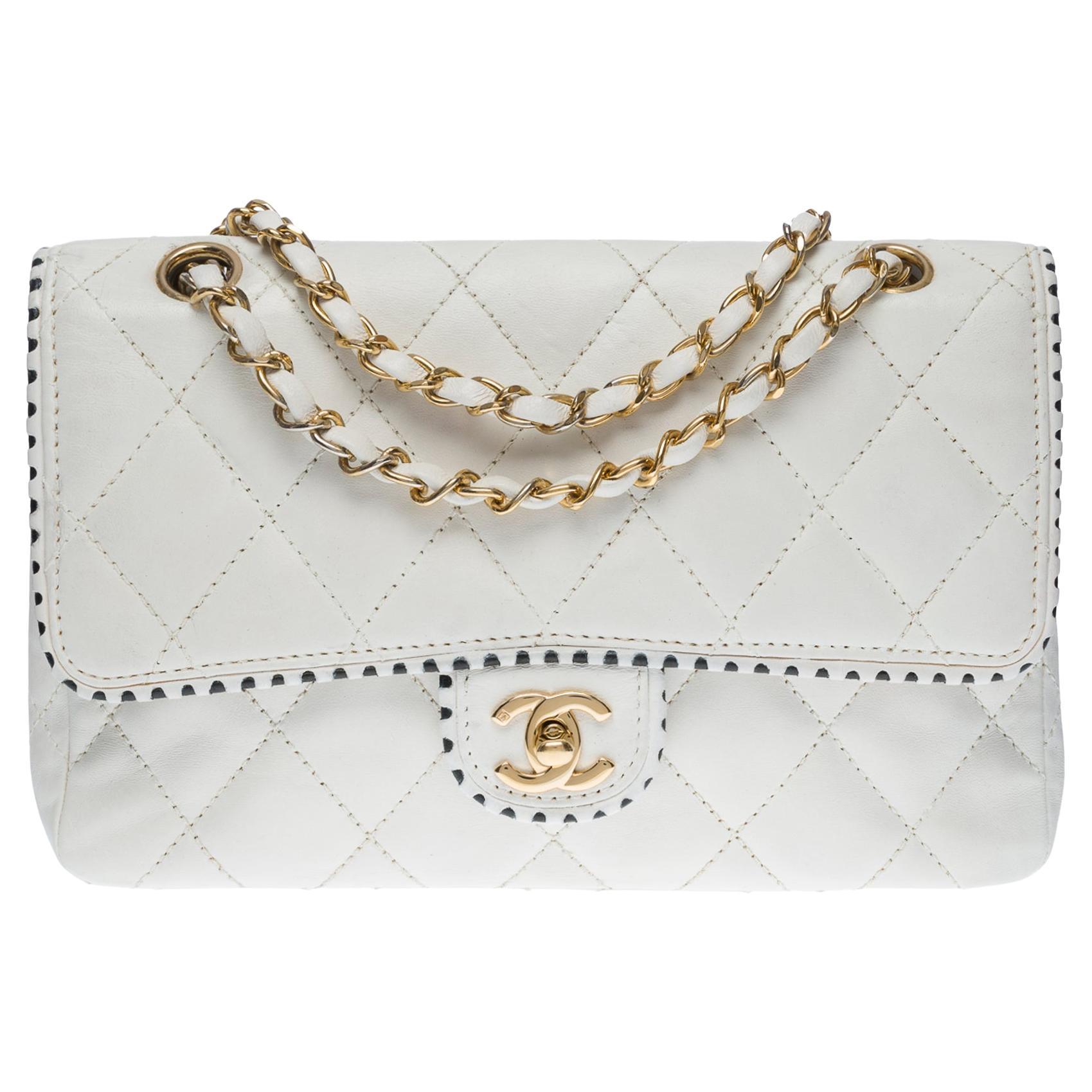 Chanel Timeless Medium single flap shoulder bag in white quilted leather, GHW For Sale