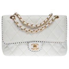 Vintage Chanel Timeless Medium single flap shoulder bag in white quilted leather, GHW