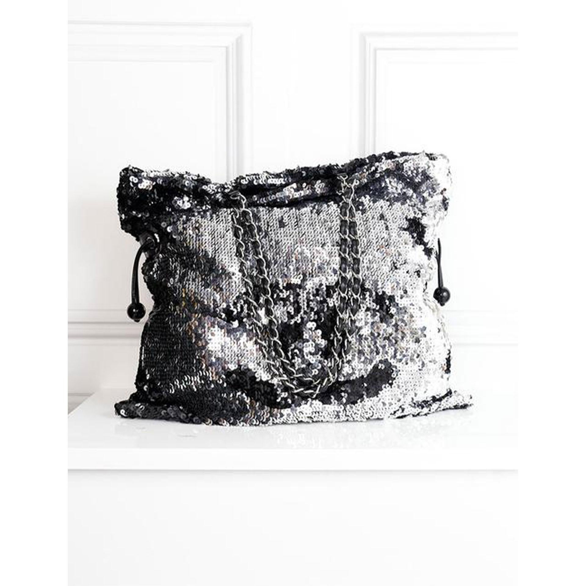 Chanel 2010 Metallic Sequin CC Reversible Large Rare Timeless Tote Bag en vente 1