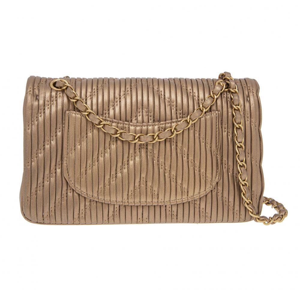 Chanel Timeless metallic shoulder bag
Gold tone, gold tone hardware
Plissè leather 
just few signs of use
measurements: 25.5 x 15 cm
depth 7 cm