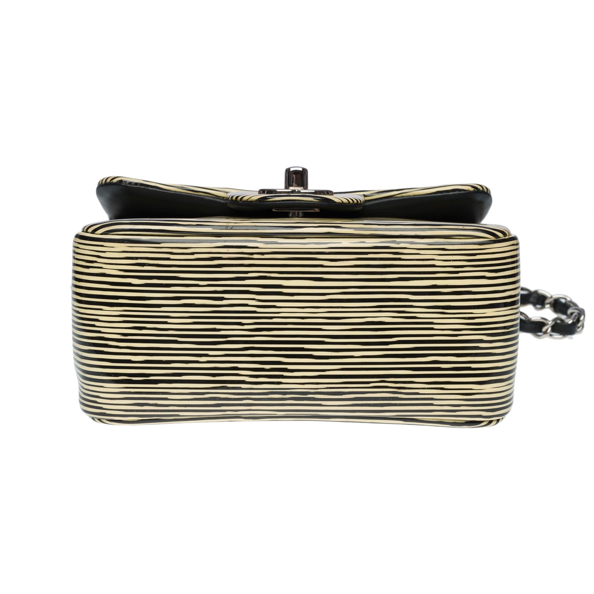 Borsa Chanel Timeless Mini Flap in vernice a righe gialle e nere, SHW in vendita 4