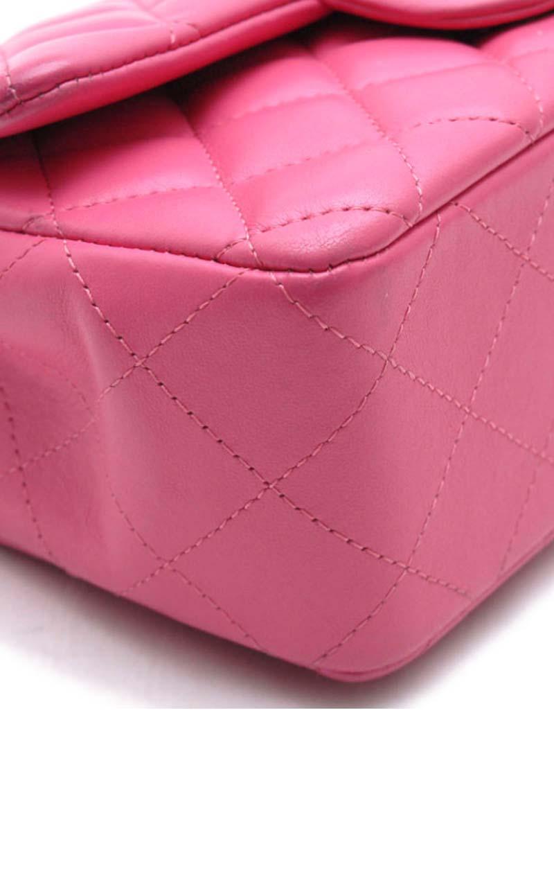 Chanel Timeless Mini handbag in Pink quilted leather and silver hardware In Excellent Condition In Paris, FR