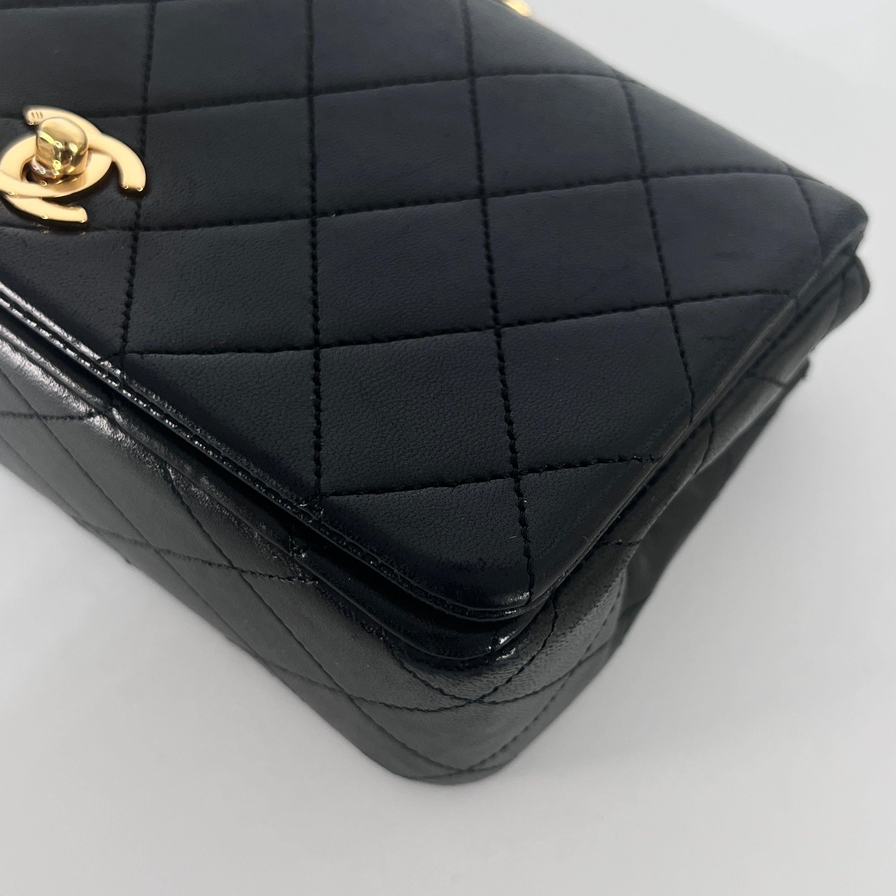 Chanel Timeless Mini Borsa rettangolare con patta in pelle d'agnello nera 1989-1991 In condizioni ottime in vendita a SAINT-OUEN-SUR-SEINE, FR