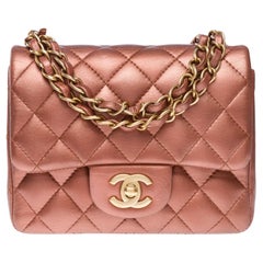 Sac à bandoulière Timeless Mini de Chanel en cuir matelassé bronze métallisé, MGHW