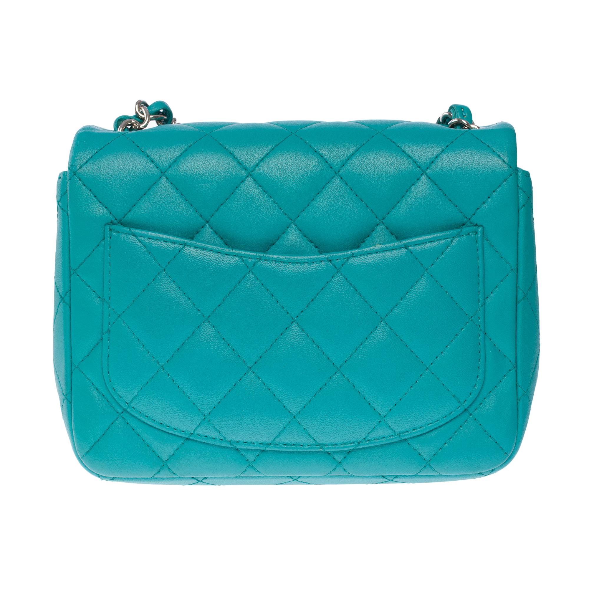 Chanel Timeless Mini shoulder flap bag in water green quilted lambskin, SHW In Excellent Condition For Sale In Paris, IDF