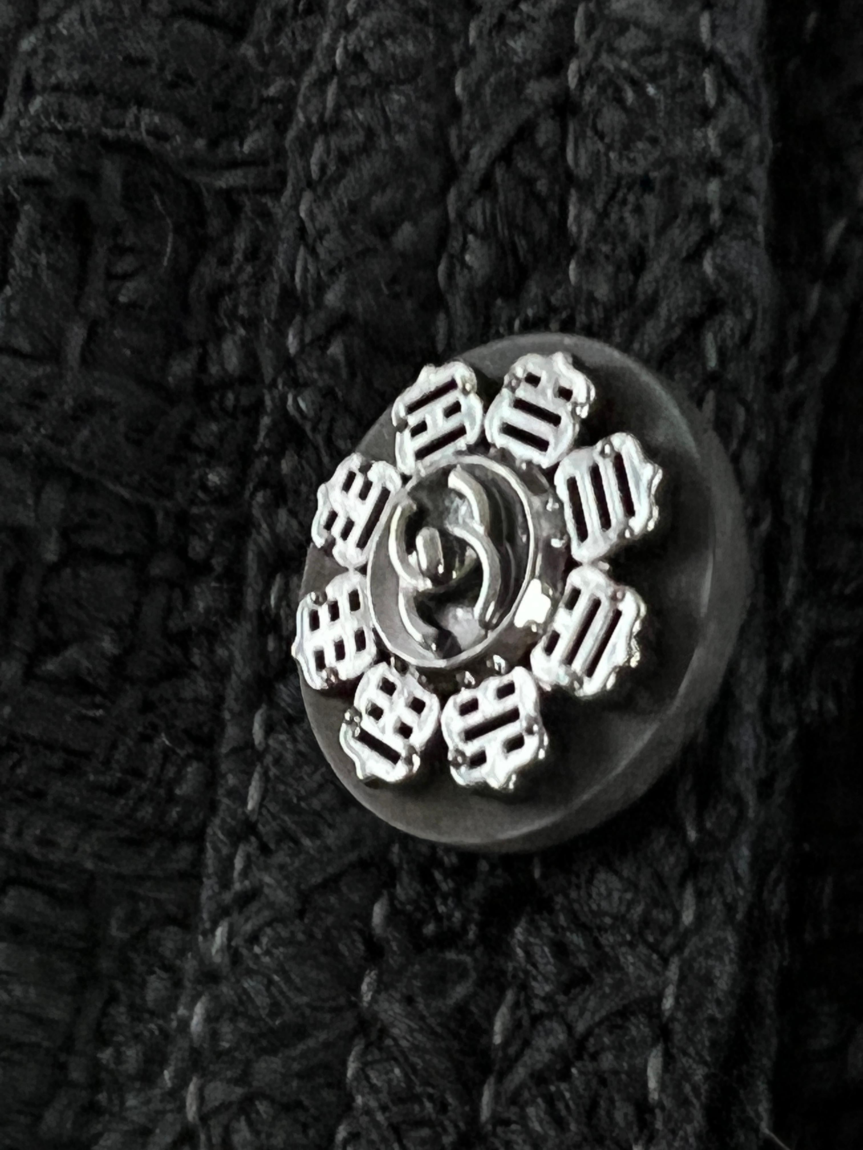 Noir Chanel Timeless Paris / Seoul Veste en tweed noir