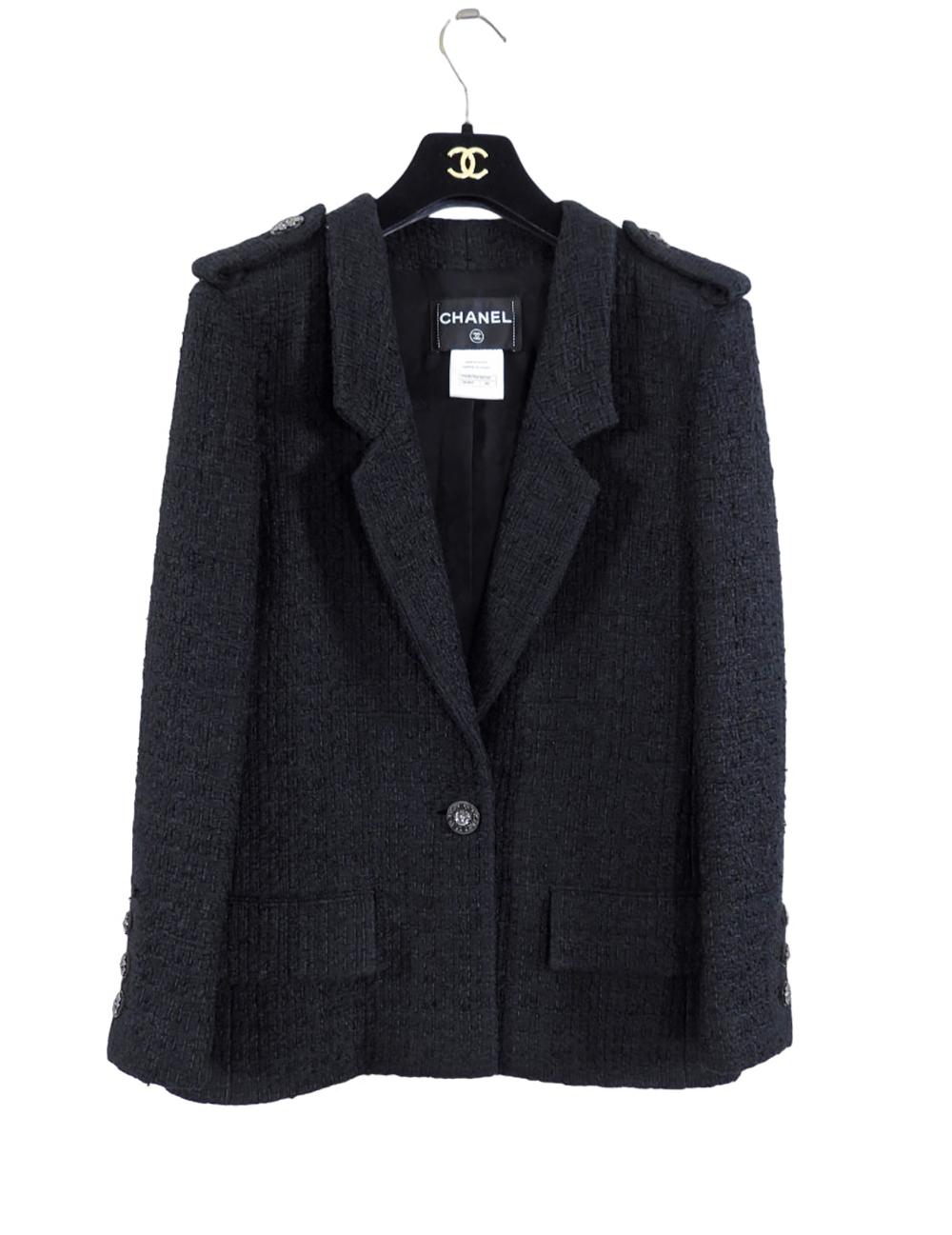 Chanel Timeless Paris / Seoul Veste en tweed noir Excellent état à Dubai, AE