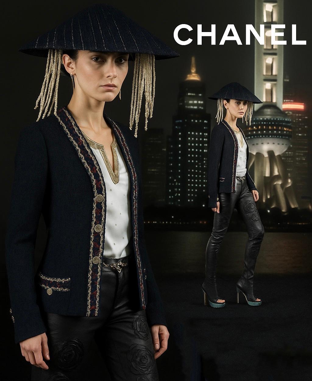 Rarissima giacca Chanel in tweed nero ~ Rara e iconica della Collection'S di Parigi / SHANGHAI, Métiers d'Art di Karl Lagerfeld
Taglia 34 FR / Condit: Mai indossato
- Bottoni 