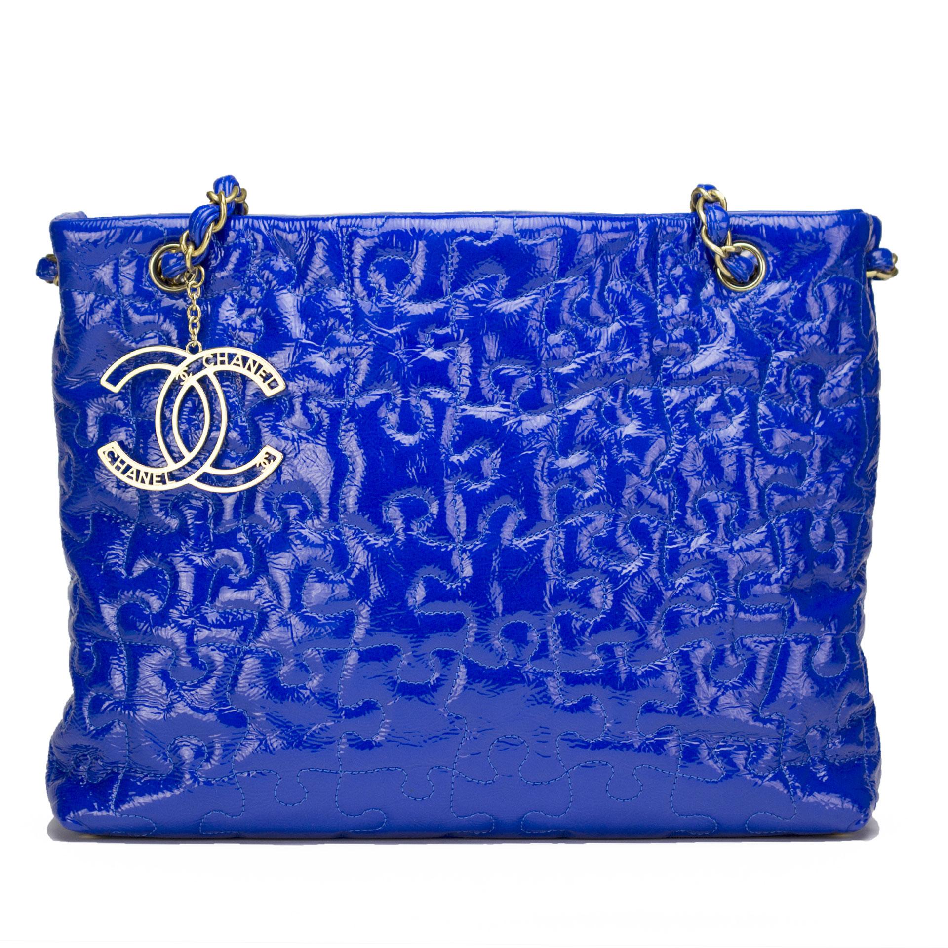 Chanel Zeitloses Puzzle Blaue Lackleder-Tasche im Zustand „Gut“ in Miami, FL