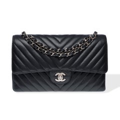 Chanel Timeless shoulder bag in black chevrons quilted caviar leather , PHW