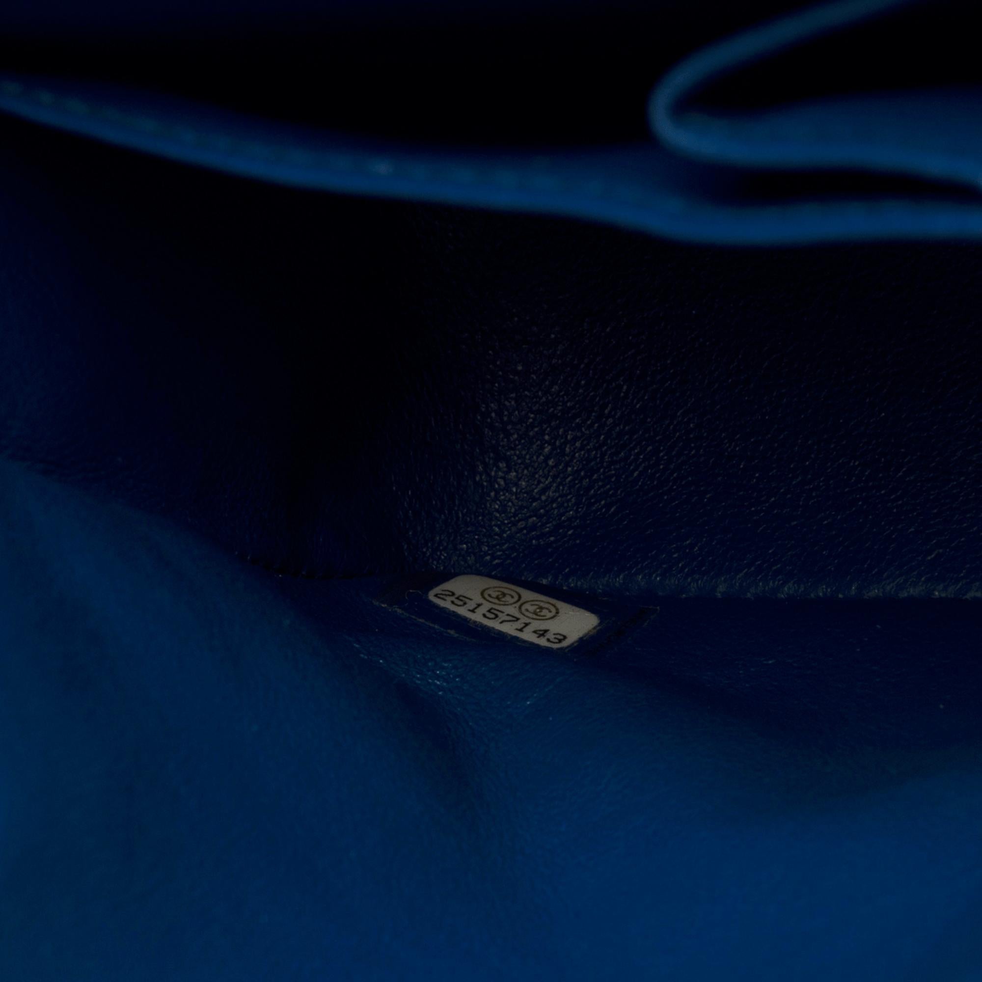 Chanel Timeless shoulder bag in blue chevrons quilted caviar leather , PHW For Sale 2