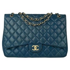 CHANEL Timeless Shoulder bag in Blue Leather