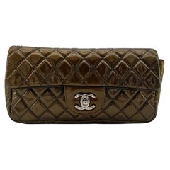 CHANEL Timeless Shoulder bag in Khaki Patent leather