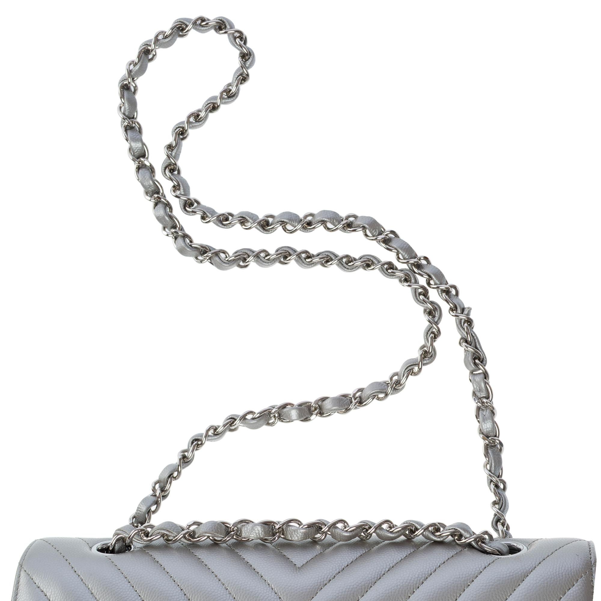 Chanel Timeless shoulder bag in Metallic Silver Chevron Caviar leather , PHW For Sale 7