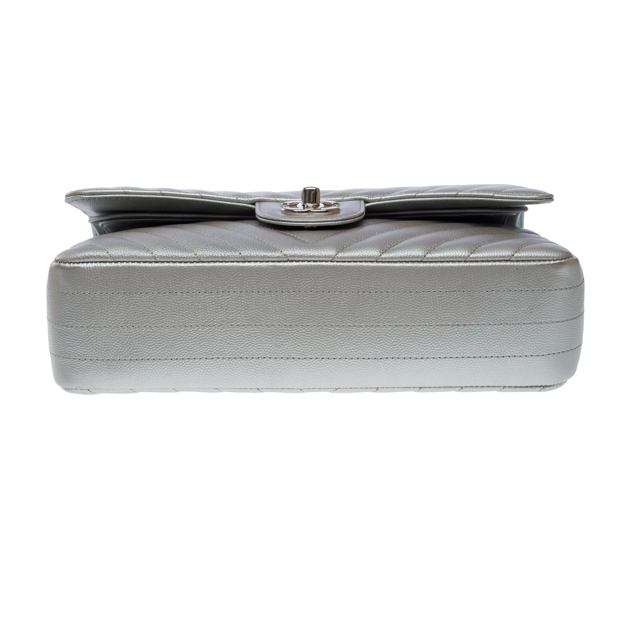 Chanel Timeless shoulder bag in Metallic Silver Chevron Caviar leather , PHW For Sale 8