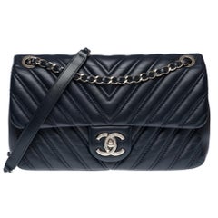 Chanel Timeless shoulder bag in Navy Blue Chevron leather , PHW