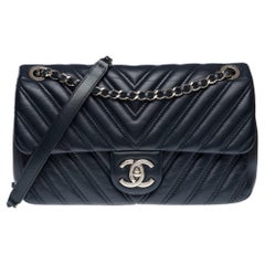 Chanel Timeless shoulder bag in Navy Blue Chevron leather , PHW