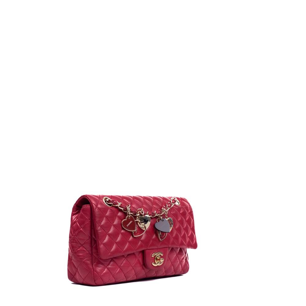 - Designer: CHANEL
- Model: Timeless
- Condition: Good condition. Sign of wear on Leather, Sign of wear on base corners, Exterior stains
- Accessories: Box, Dustbag
- Measurements: Width: 25cm, Height: 15cm, Depth: 6cm, Strap: 105cm
- Exterior