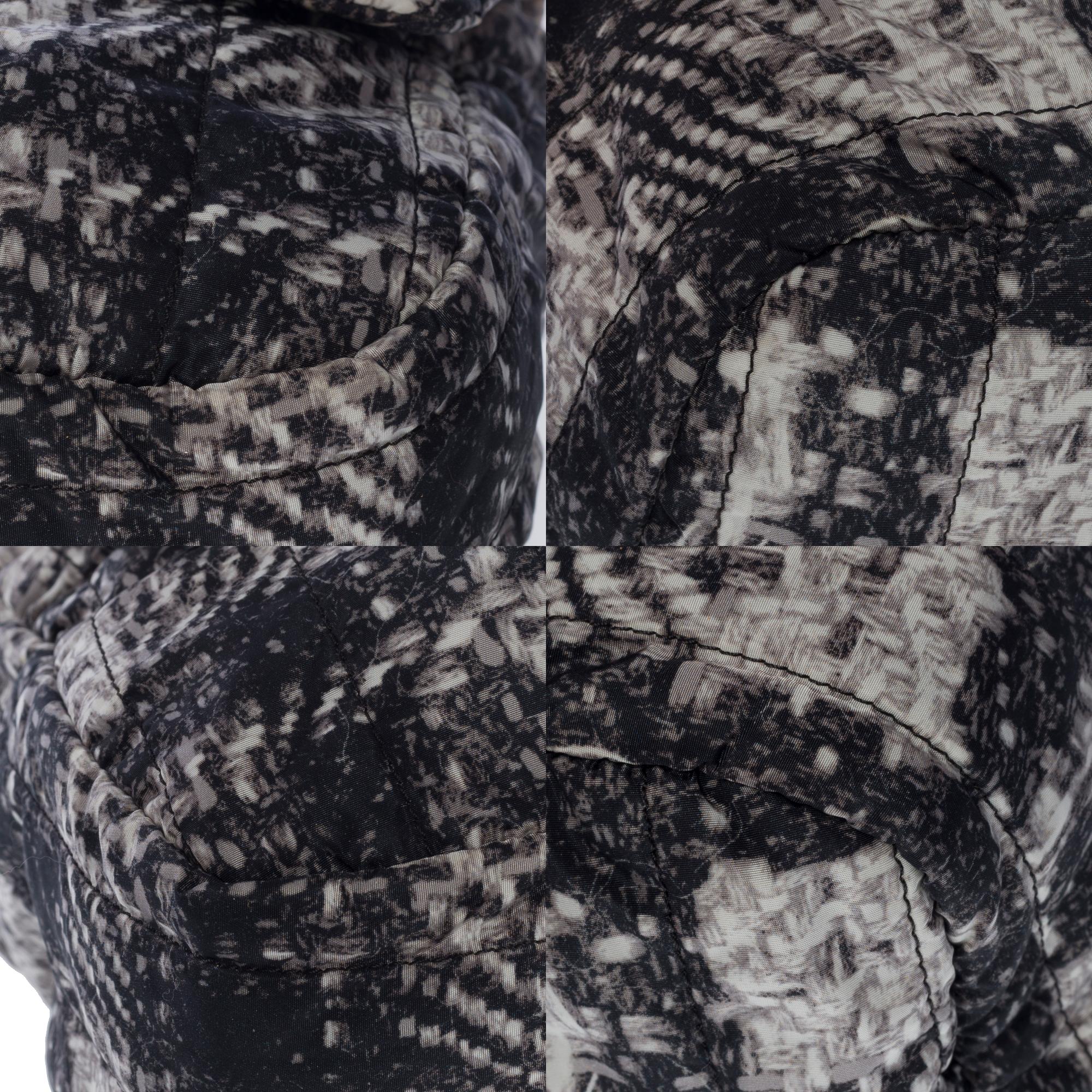 Chanel Timeless Umhängetasche aus weichem synthetischem Tweed in Schwarz/Weiß in Schwarz/Weiß, SHWeiß im Angebot 6