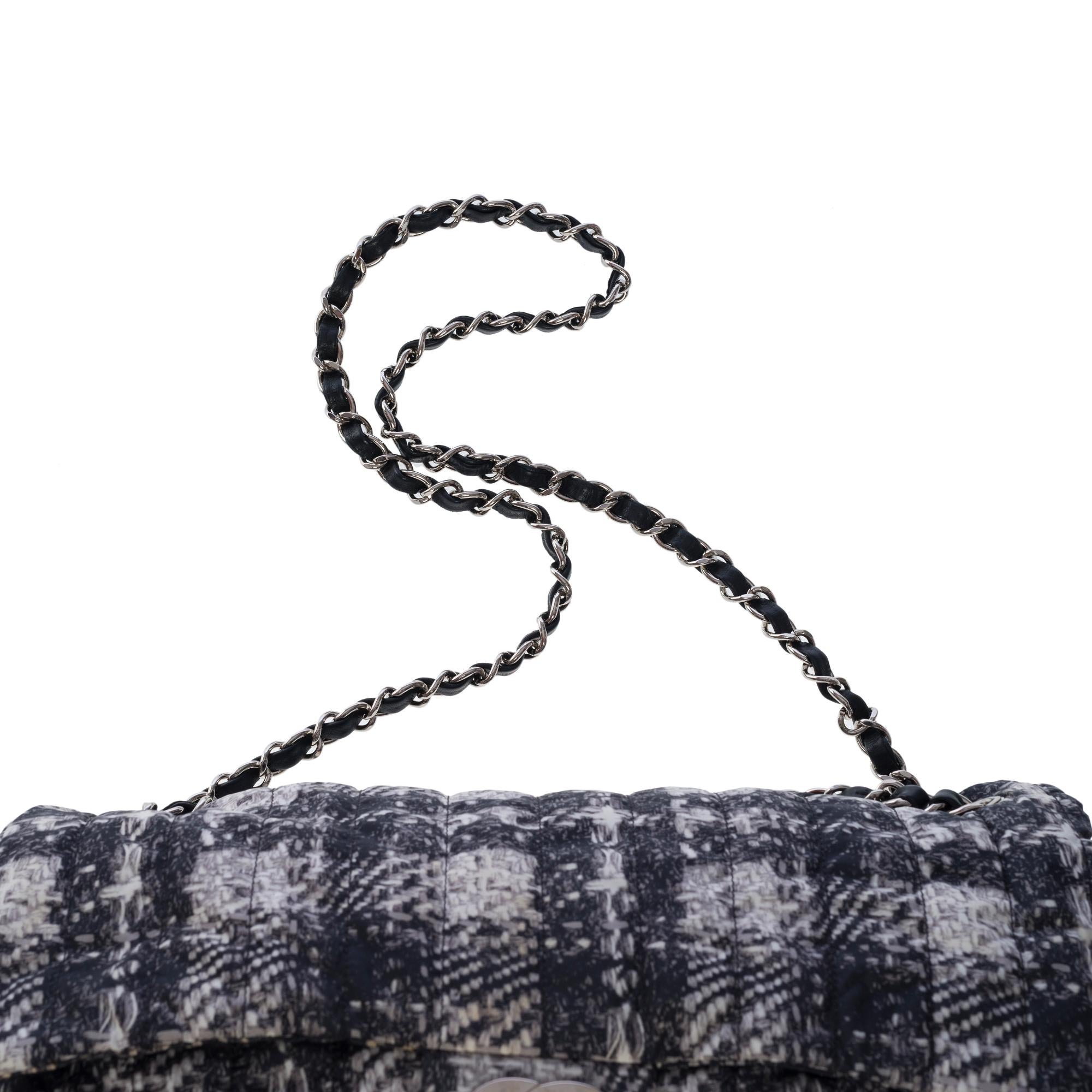 Chanel Timeless Umhängetasche aus weichem synthetischem Tweed in Schwarz/Weiß in Schwarz/Weiß, SHWeiß im Angebot 4