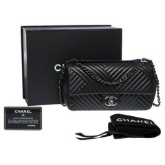 Chanel Timeless shoulder flap bag in black asymmetrical lambskin leather, RHW